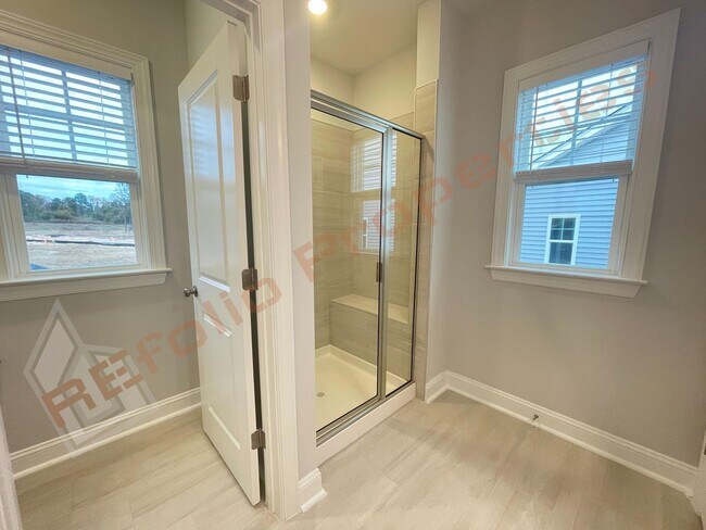 Building Photo - Beautiful 4 Bedroom 3 Bath with 1st FL Guest Suite and High-Speed Internet Home in Edge of Auburn...