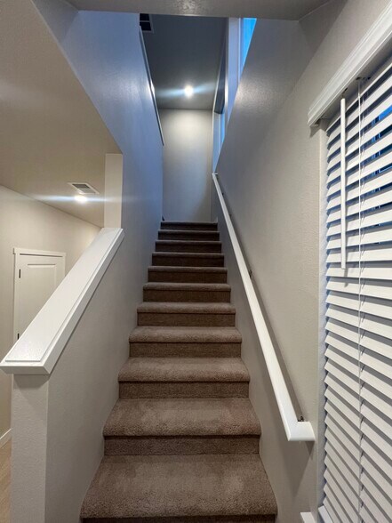 Building Photo - 6532 SE Nasha St