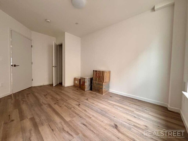 Building Photo - Malcolm X