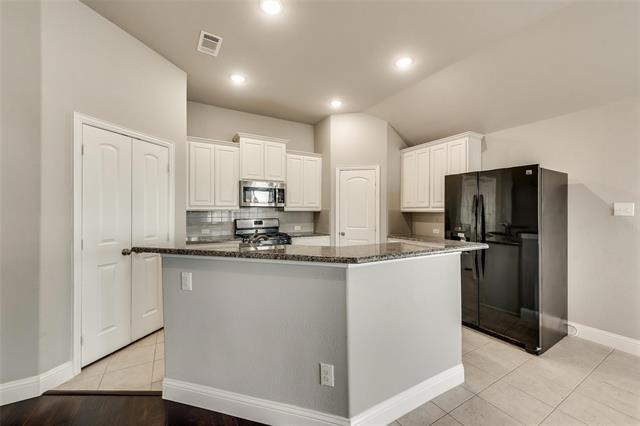 Building Photo - 698 Harper Dr