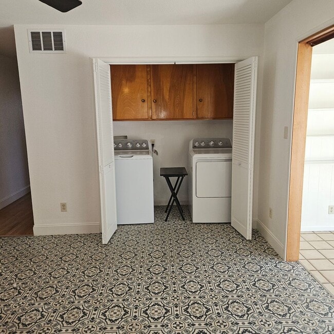 Building Photo - 1610 Springwood Dr