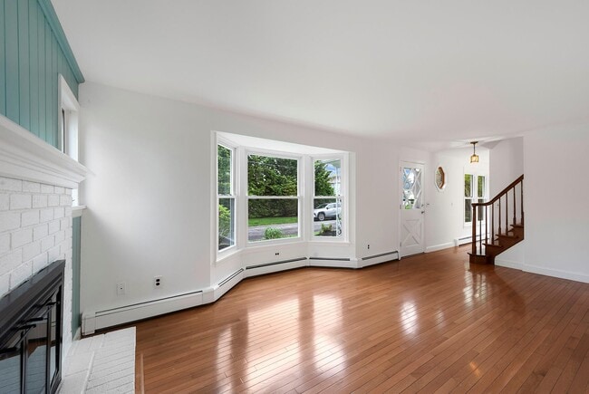 Building Photo - 1375 3rd St