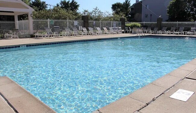 Building Photo - 2317 Vicente Ct