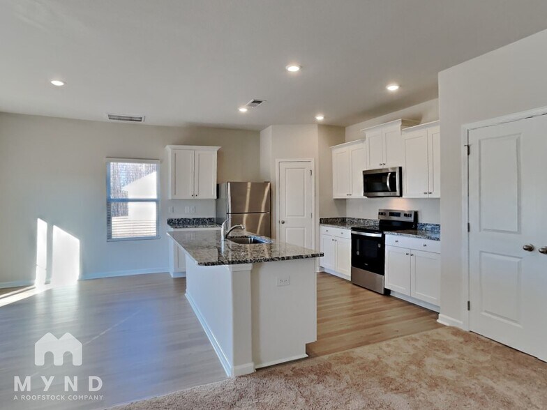 Building Photo - 65 New Villas St