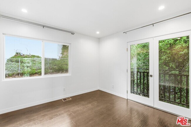 Building Photo - 3476 Troy Dr