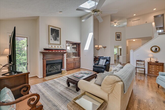 Building Photo - 108 White Willow Pl