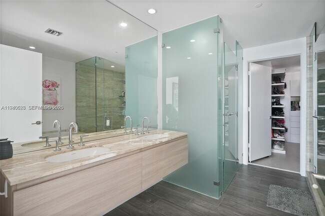 Building Photo - 2900 NE 7th Ave