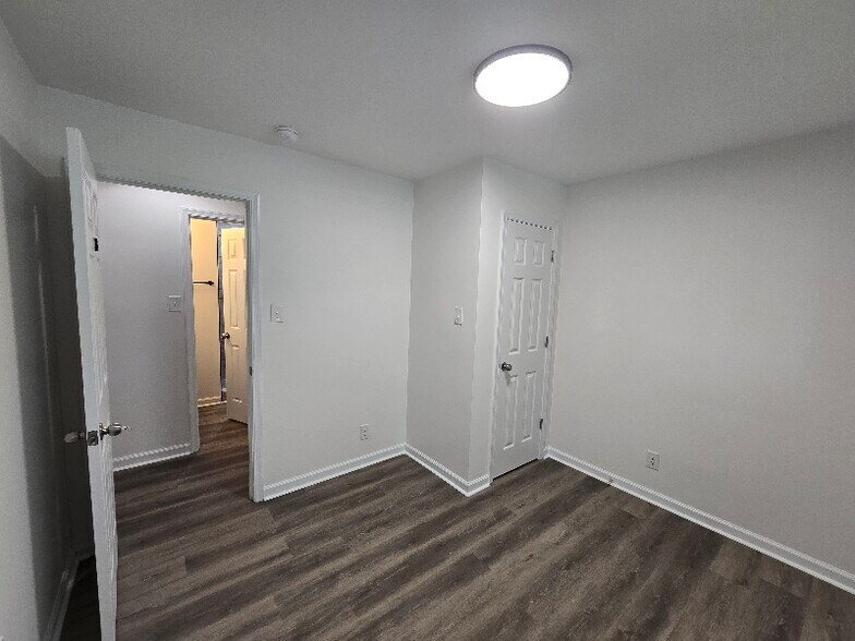 Building Photo - 1416 Weaver Ave