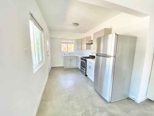 Building Photo - 2727 Phelps Ave