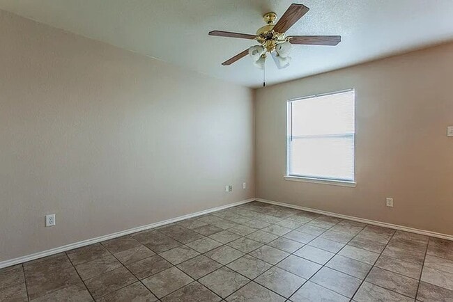 Building Photo - AVAILABLE NOW!