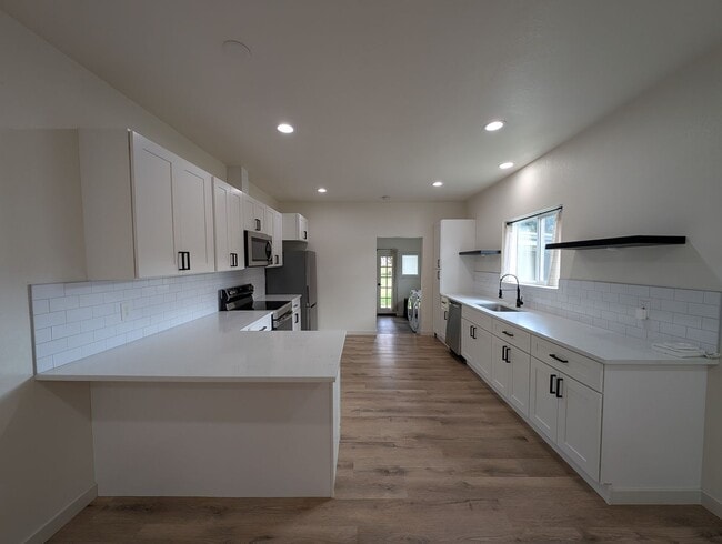 Building Photo - Adorable Four Bedroom w/ Fenced Yard Avail...