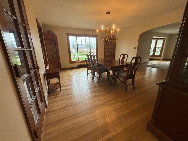 Building Photo - Spacious Home with Large Lot
