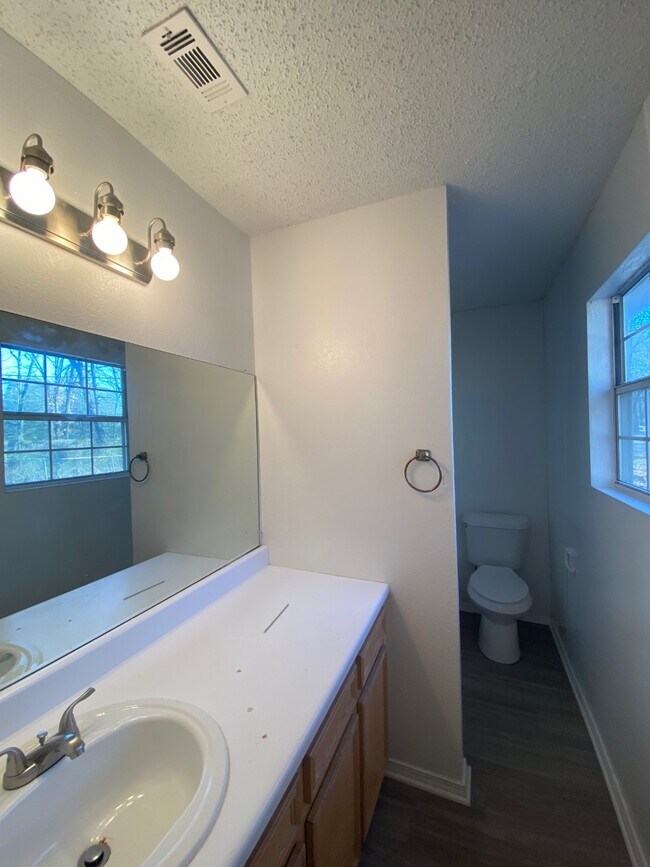 Building Photo - 128 Pierce Dr