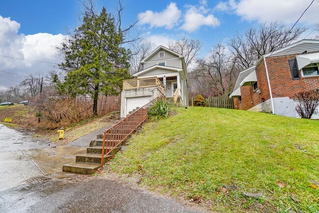 Building Photo - Three Bedroom Home in Covington!