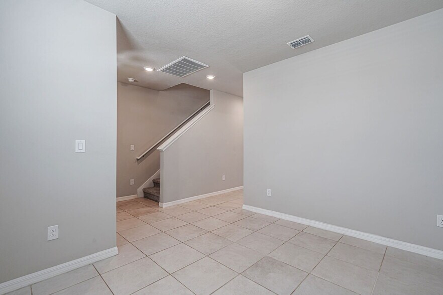 Building Photo - 3505 Bonsilva St