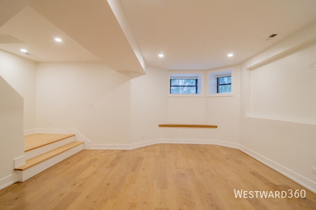 Building Photo - 3720 N Racine Ave