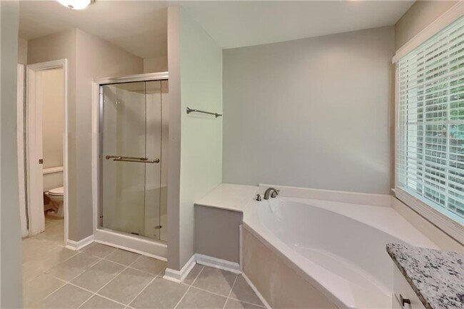 Building Photo - 3215 Aintree Chase