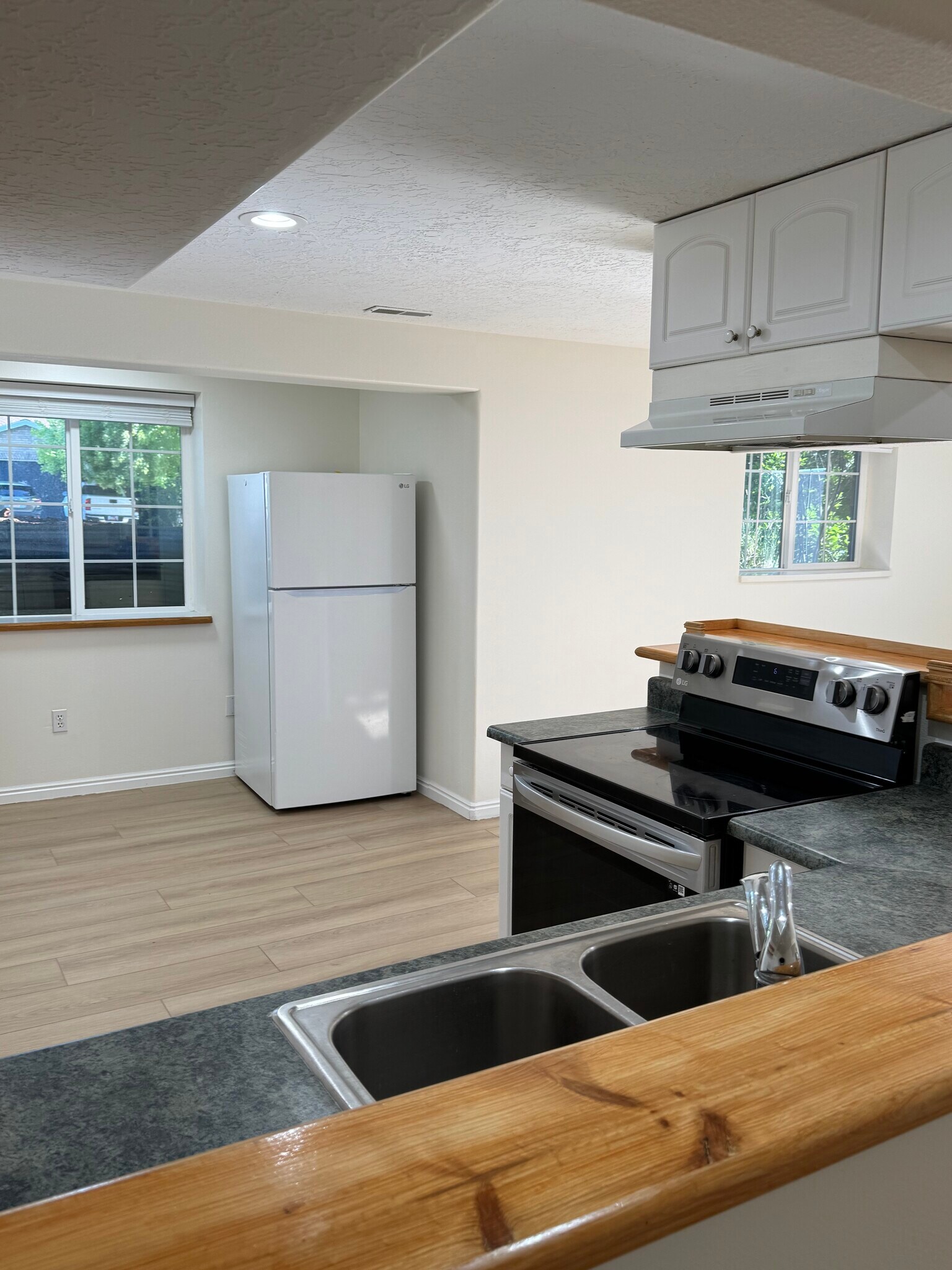 Building Photo - 1117 E 200 S