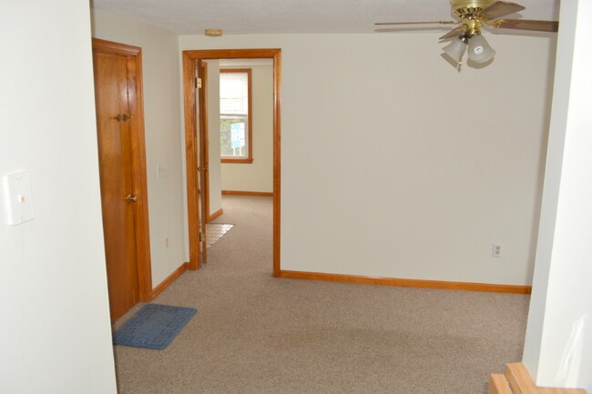 Building Photo - 3343 Post Rd