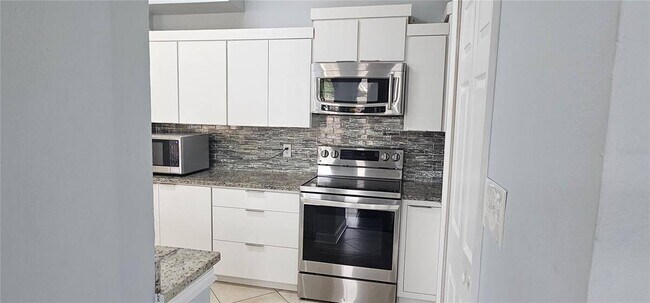 Building Photo - 14321 Mandolin Dr