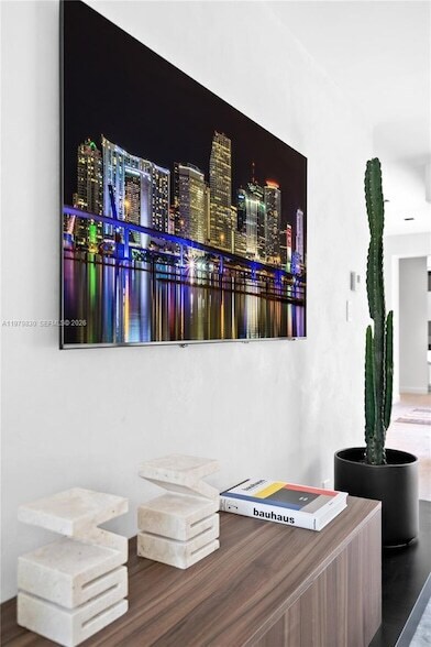 Building Photo - 2500 Bayview Dr