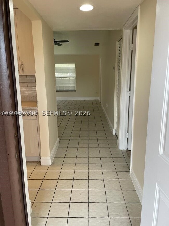 Building Photo - 9601 W Heather Ln