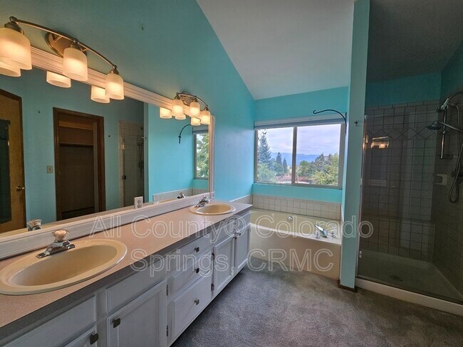 Building Photo - 2615 Helmsdale Dr