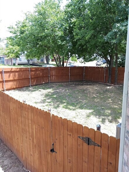 Building Photo - 12718 Hilltop Dr