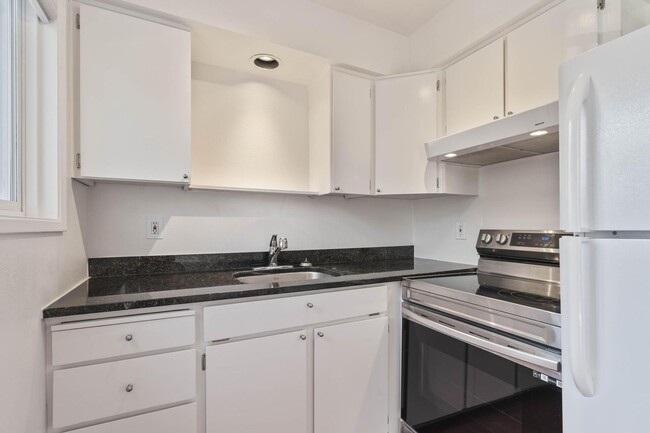 Building Photo - $300 off 1st month's rent! Comfortable 2-b...