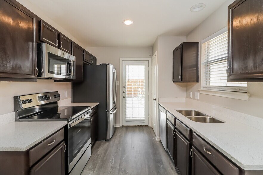 Building Photo - 9112 Christopher Cir