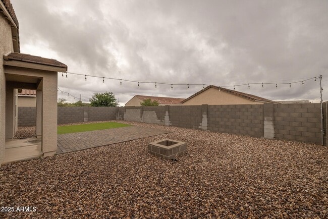 Building Photo - 36810 N Camarillo Dr