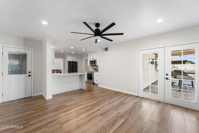 Building Photo - 8302 E Windsor Ave