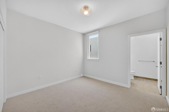 Building Photo - 570 Innes Ave