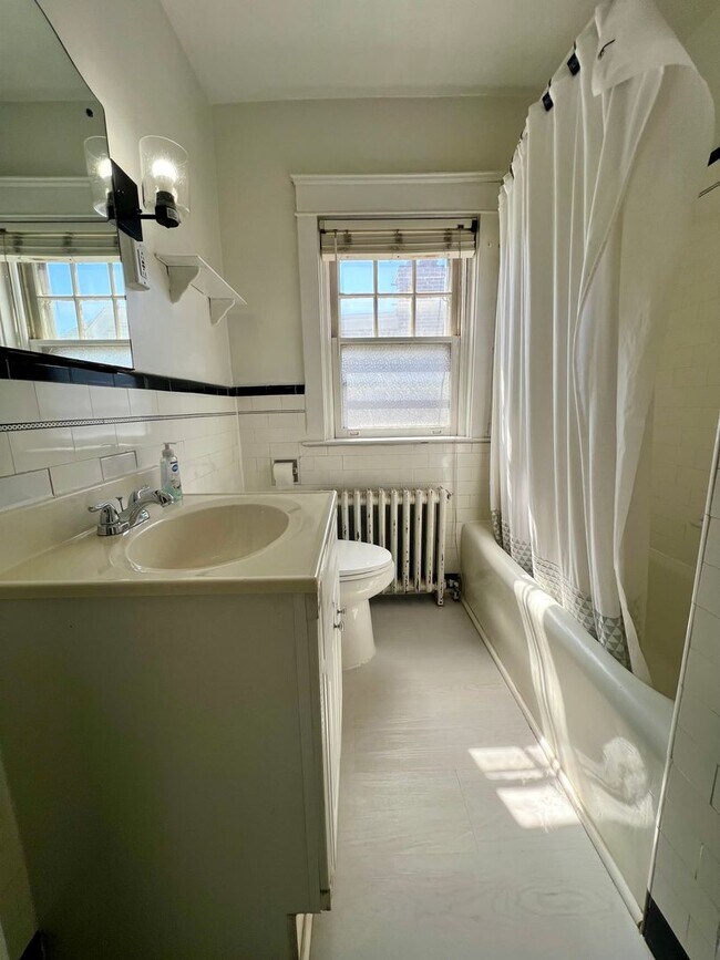 Building Photo - Gorgeous 3-Bedroom Townhome in Parkside! Available NOW!