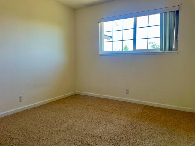 Building Photo - 1375 Mitchell Ln
