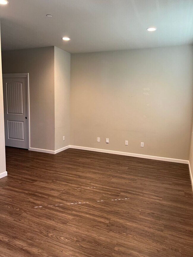 Building Photo - Park Pointe