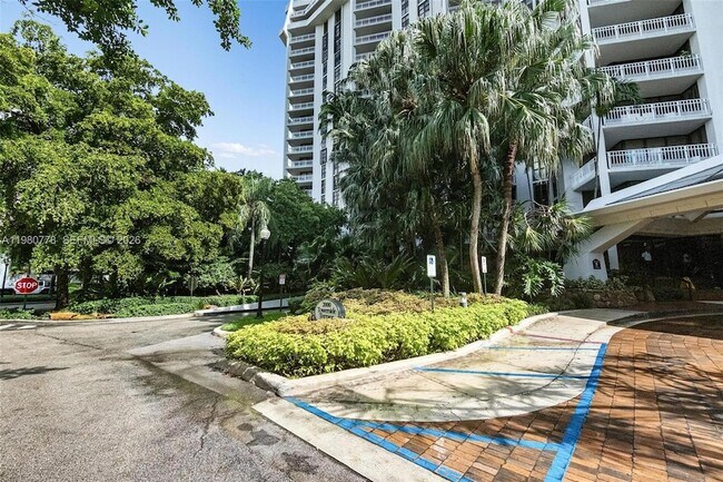 Building Photo - 2000 Towerside Terrace