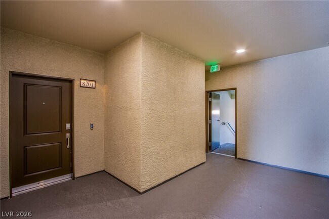 Building Photo - 2555 Hampton Rd