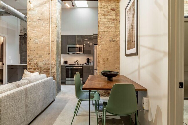 Building Photo - 315 Girod St