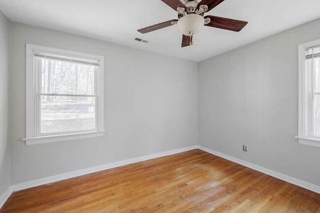 Building Photo - Beautiful Home Near Pony Pasture!