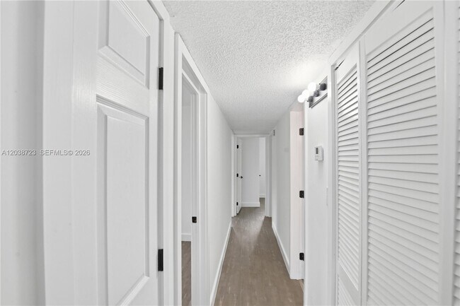 Building Photo - 921 NW 5th Ave
