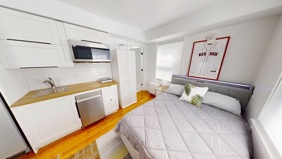 Primary Photo - 36 Shepard St