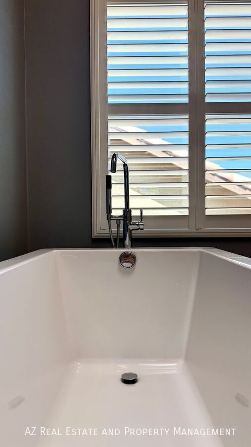 Building Photo - 1655 E Saltsage Dr