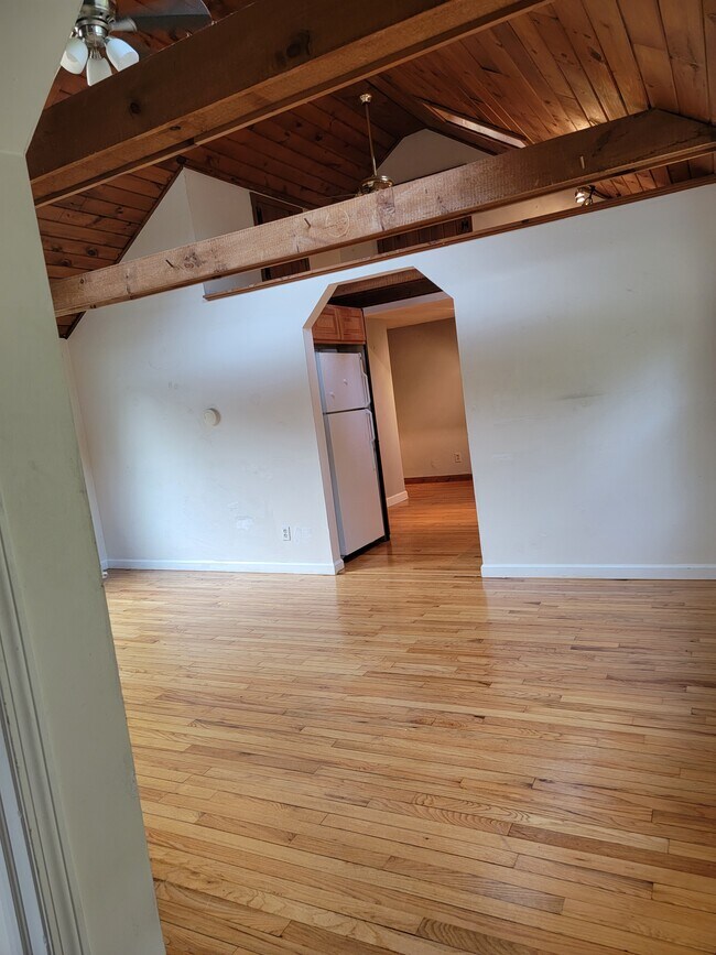 Building Photo - 103 Shore Dr