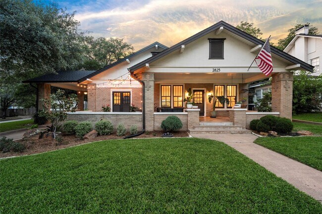 Building Photo - 3 Bedroom 2.5 Bathroom Home w/ 1 Bedroom 1 Bathroom Guest House & Pool!!