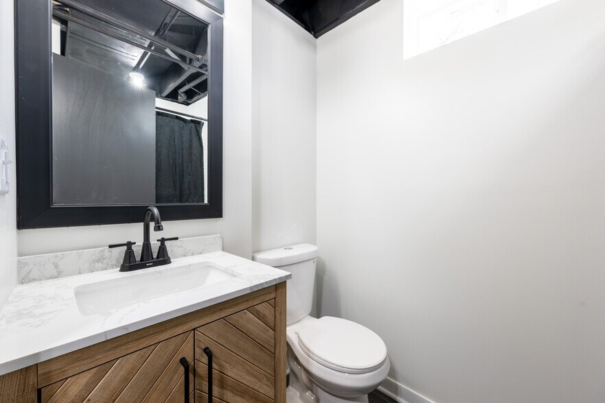 Building Photo - 4670 Frederick St