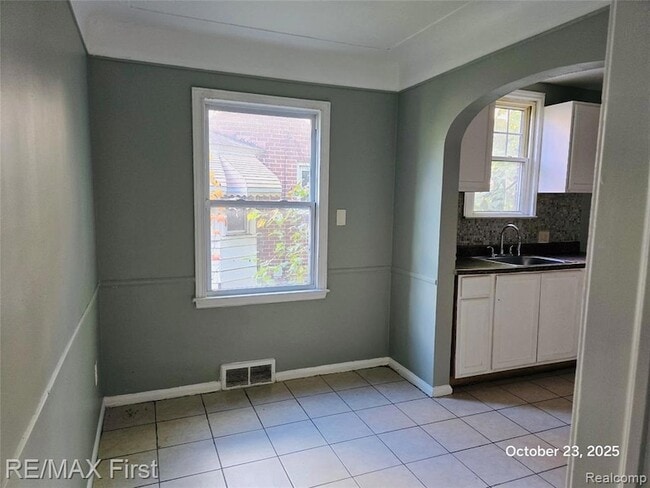 Building Photo - 11466 Somerset Ave