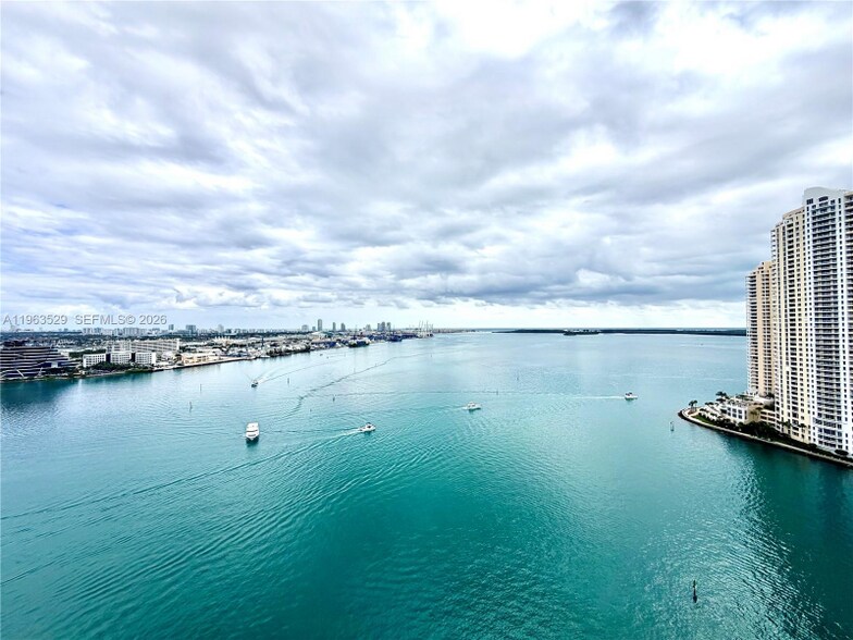 Building Photo - 335 S Biscayne Blvd