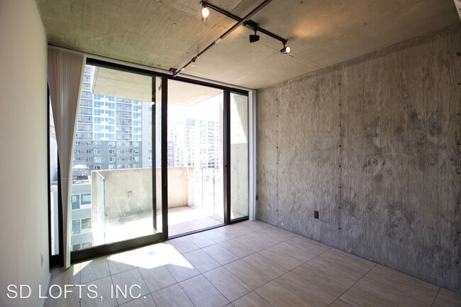 Building Photo - 320 W Cedar St