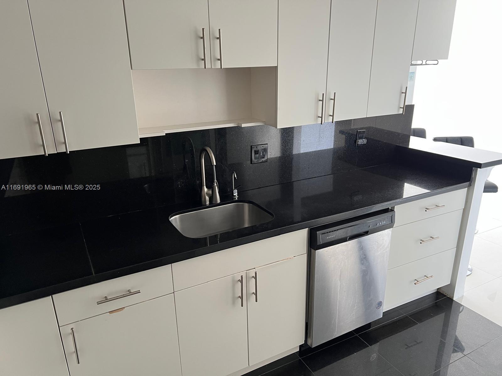 Building Photo - 500 Bayview Dr
